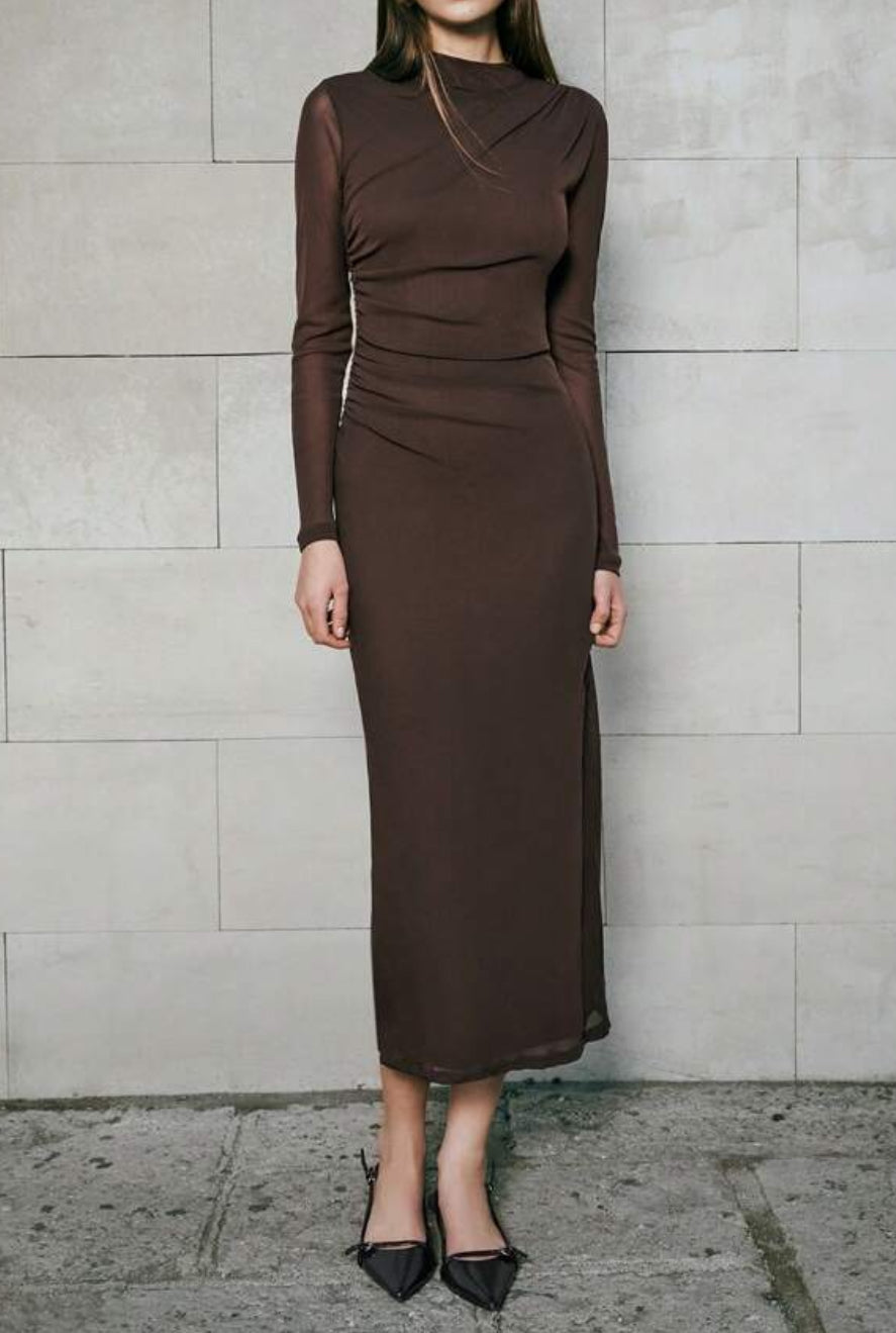Vestido castanho