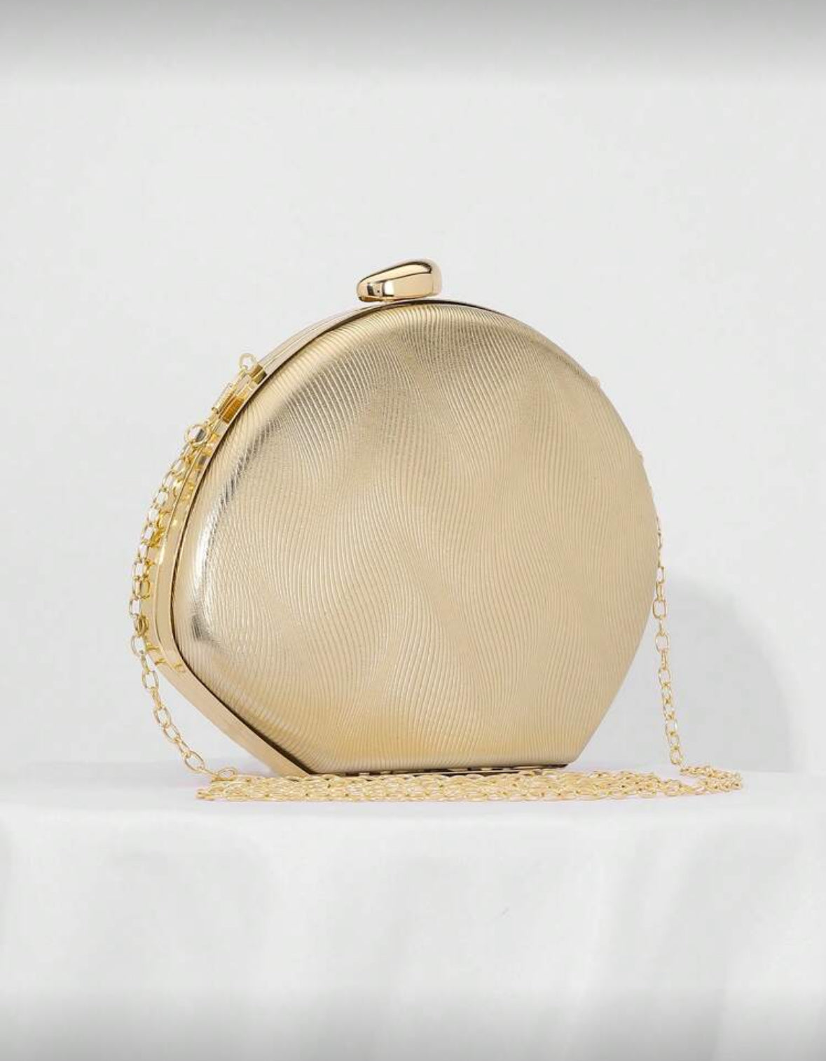 Bolsa minimalista dourada