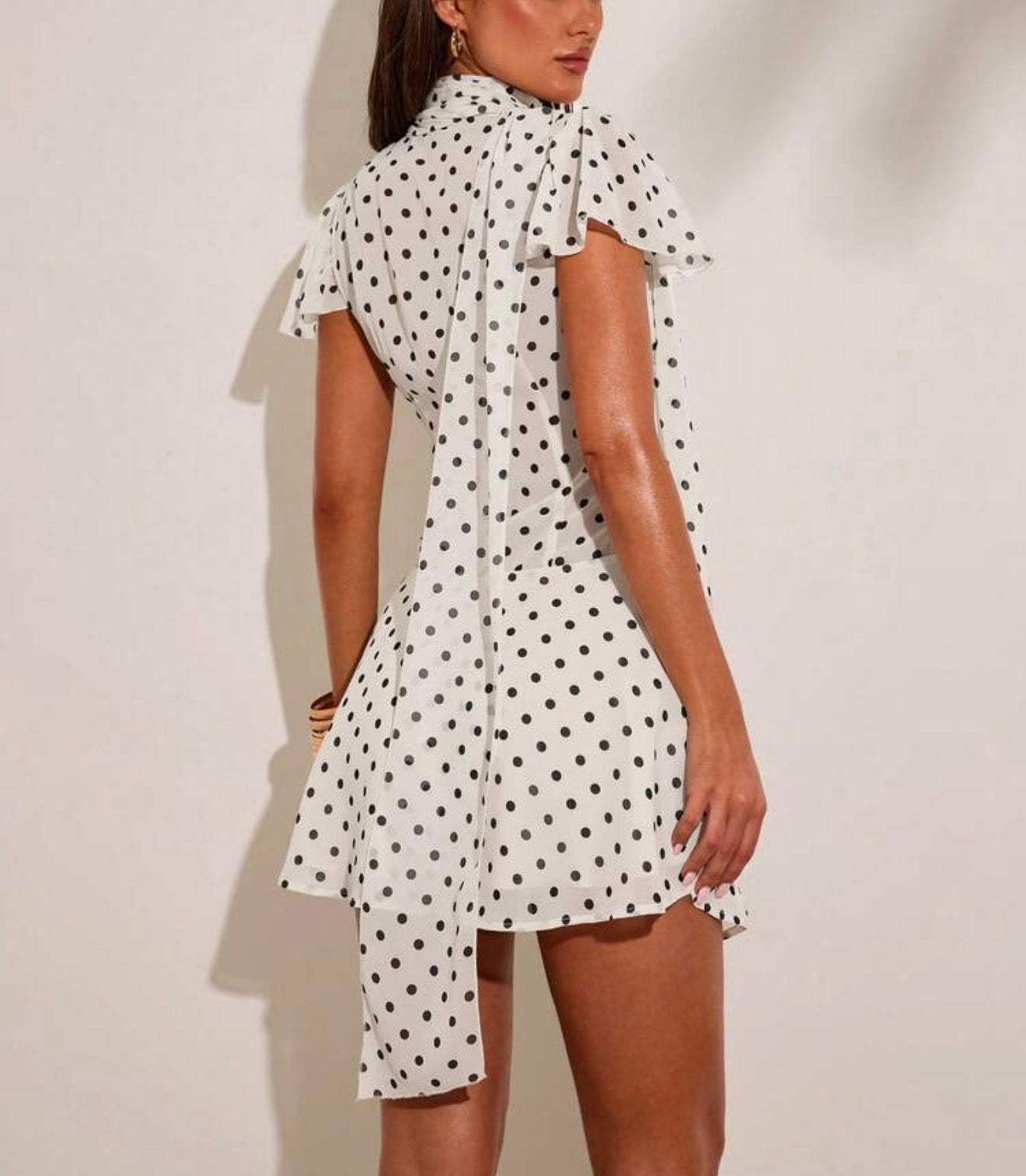 Vestido casual de bolinhas branco