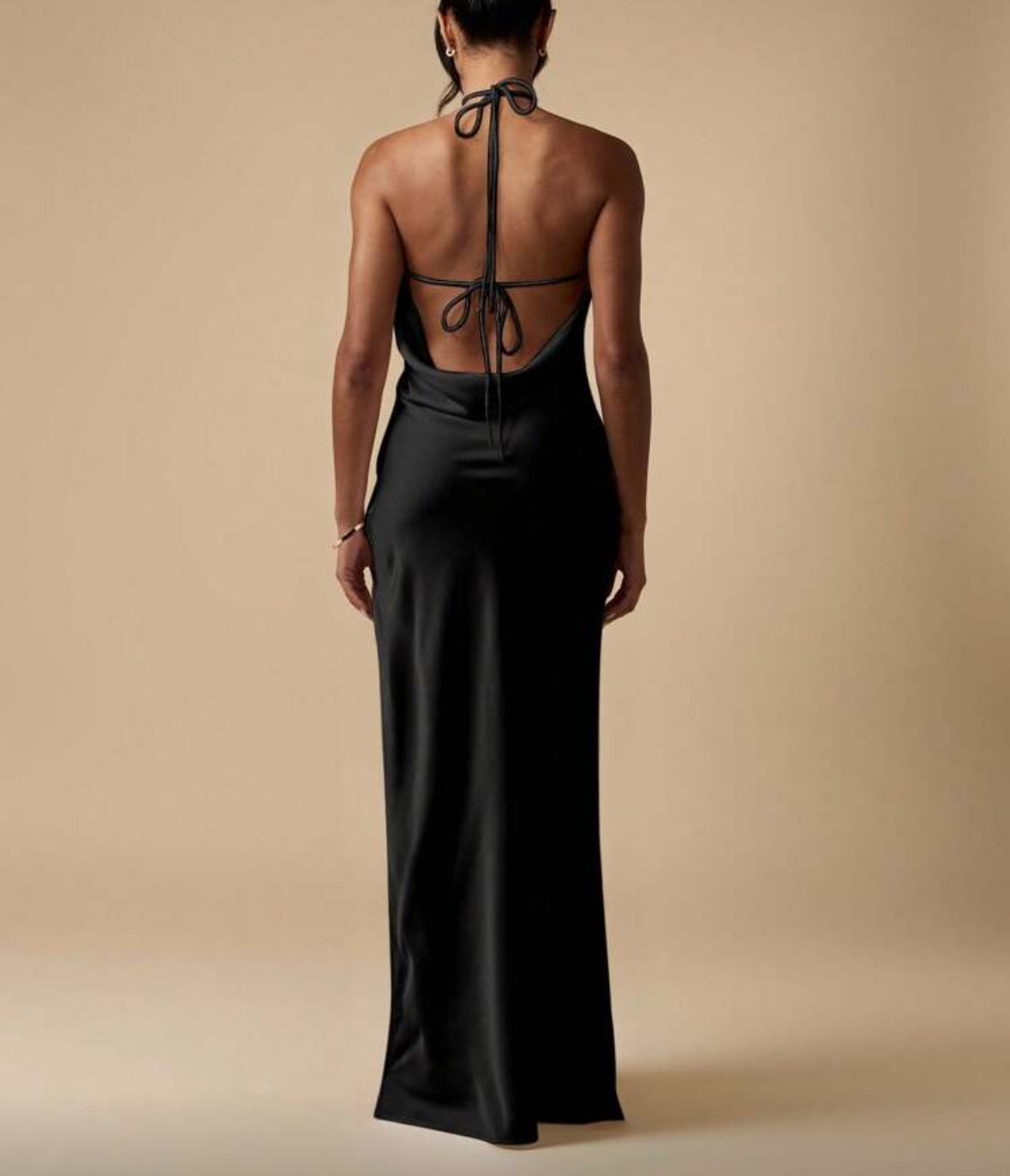 Vestido acetinado preto