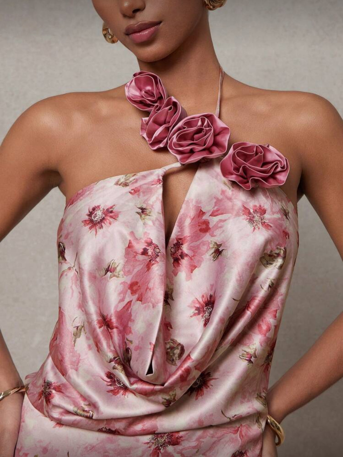 Vestido acetinado floral