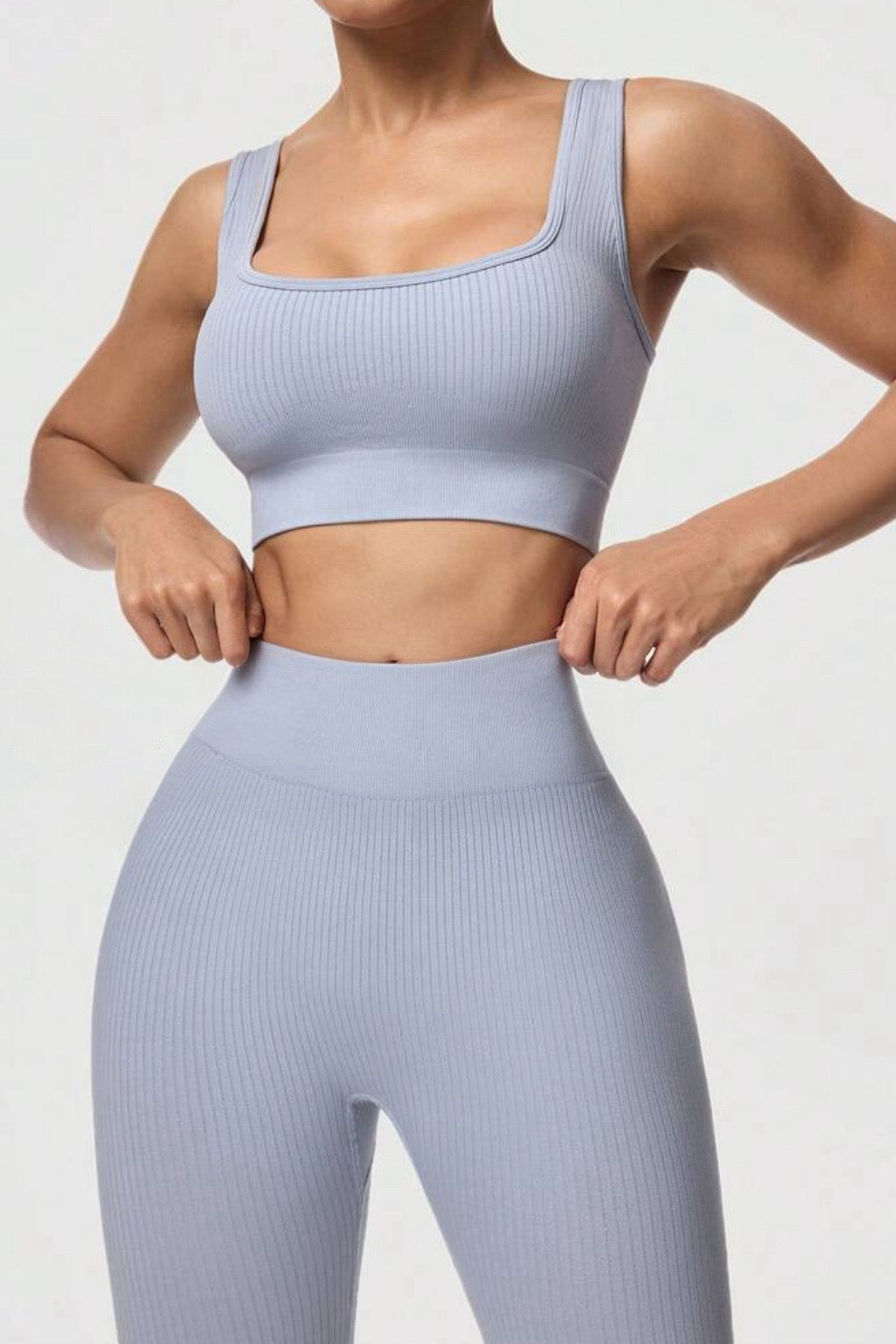 Conjunto desportivo cinza