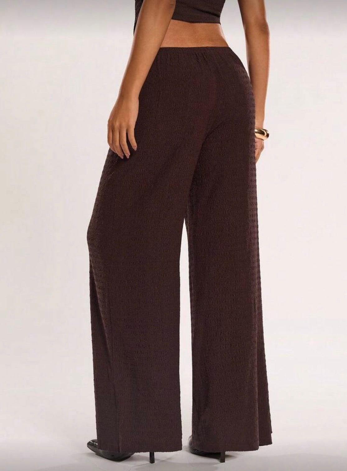 Calça em castanho
