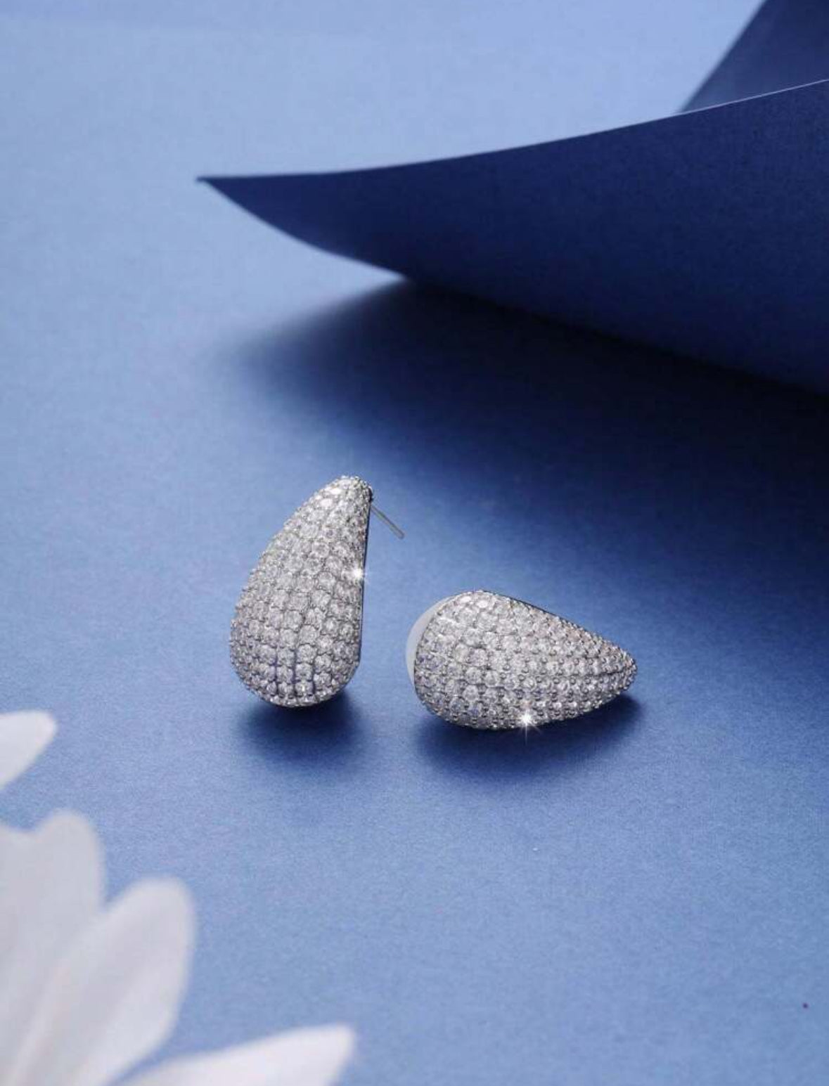 Brincos de gota com strass