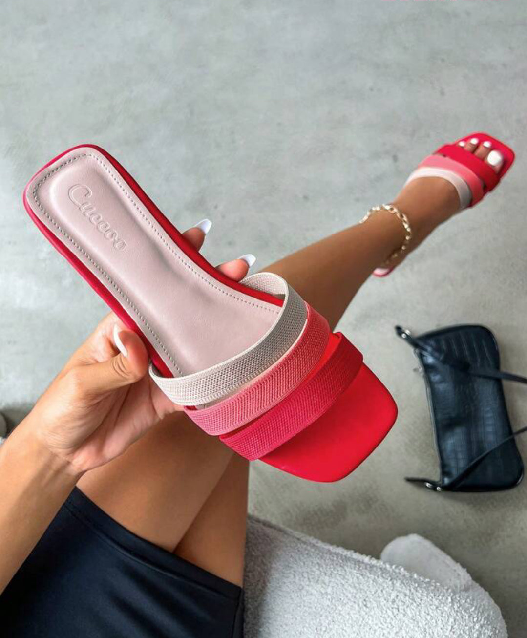 Chinelos multicoloridos