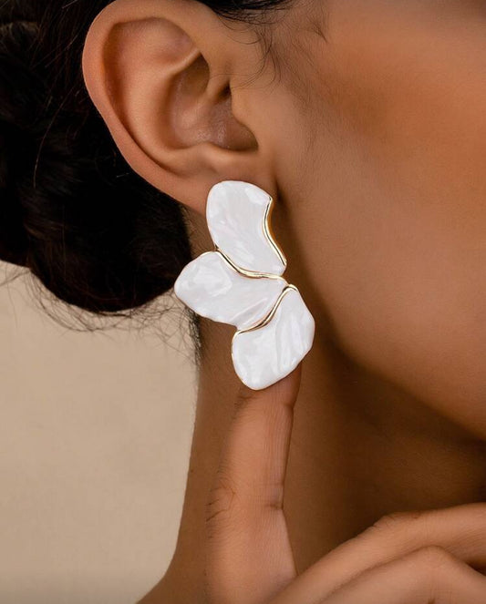 Brincos florais metálicos