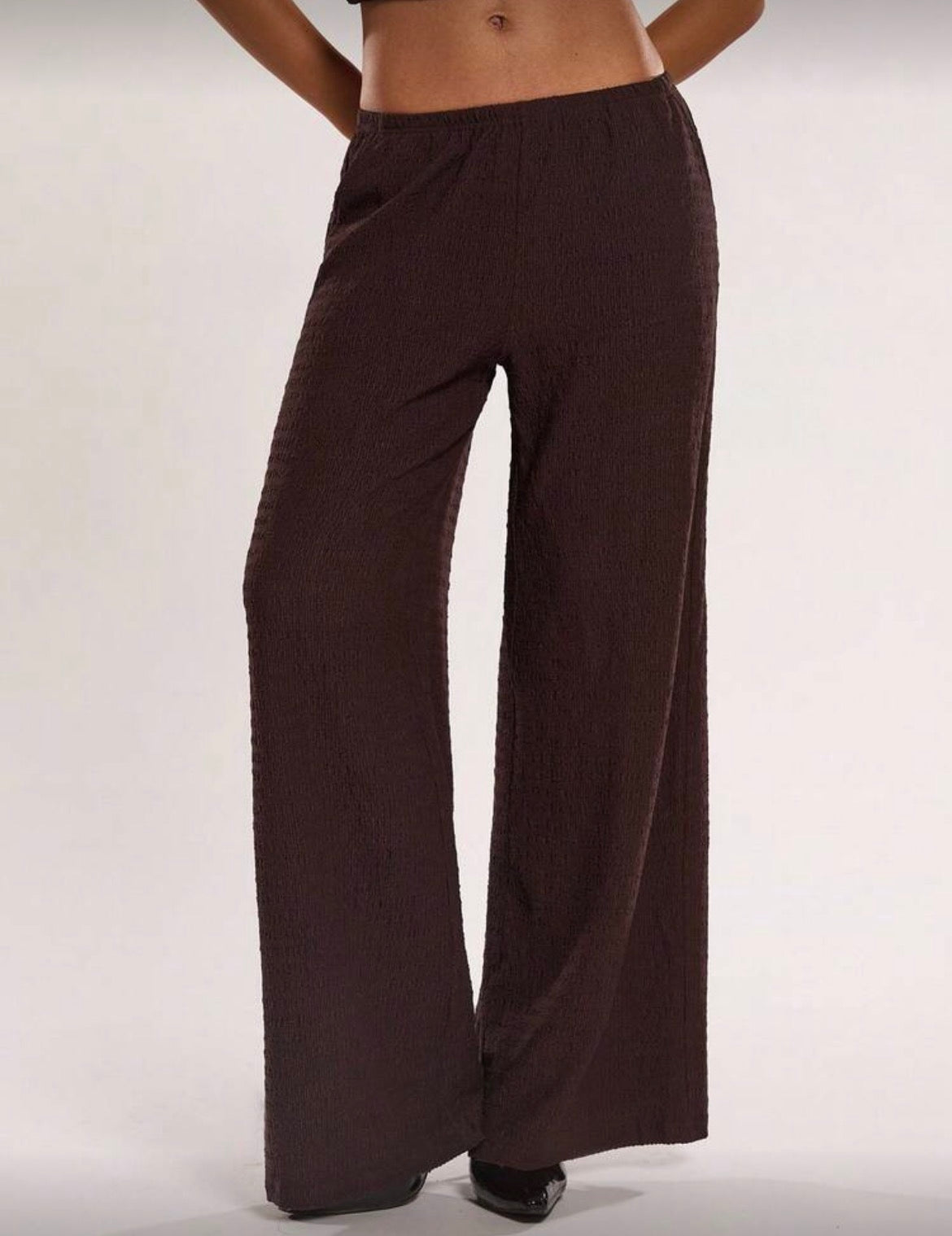 Calça em castanho