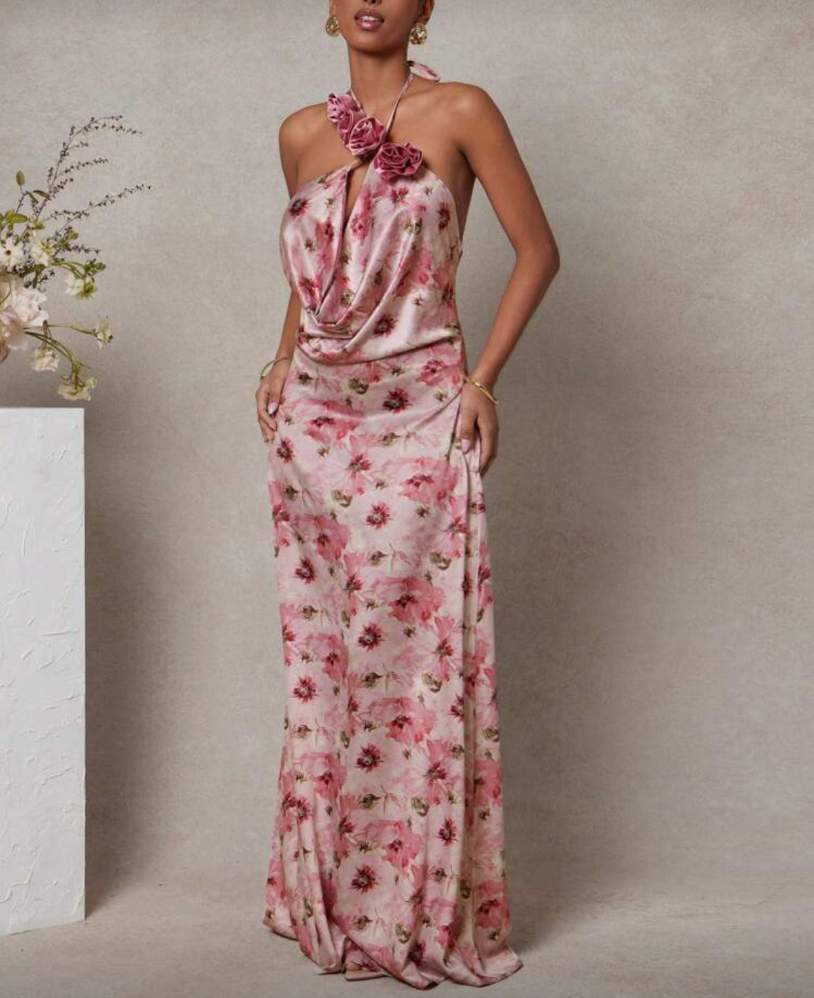 Vestido acetinado floral
