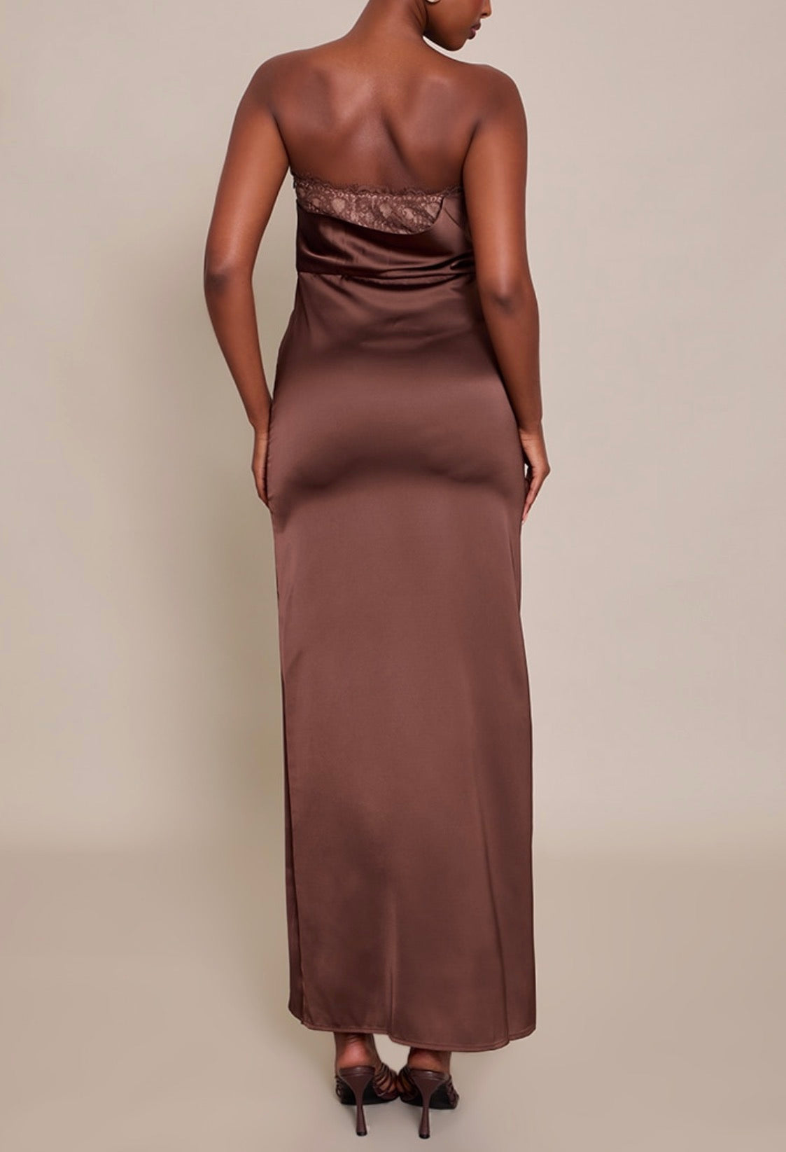 Vestido castanho elegante