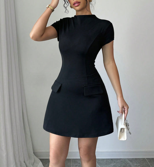 Vestido minimalista preto