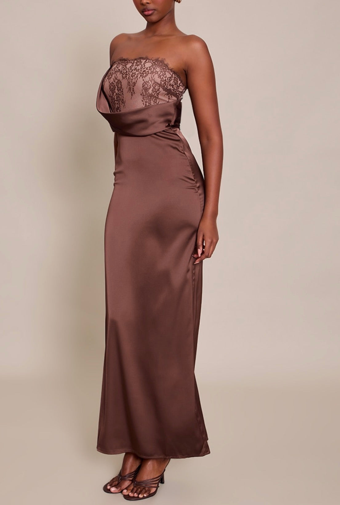 Vestido castanho elegante