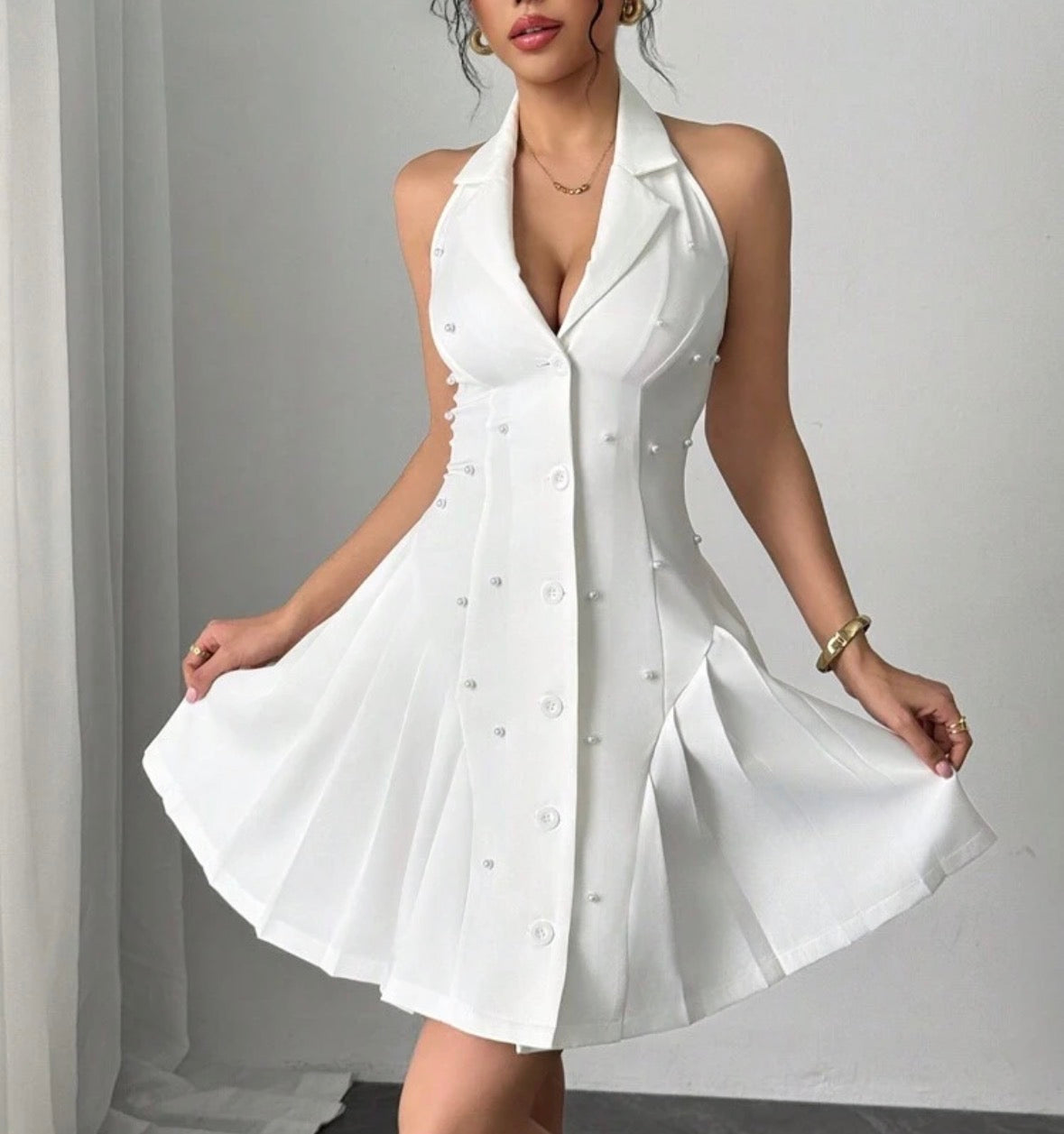 Vestido plissado com pérolas branco