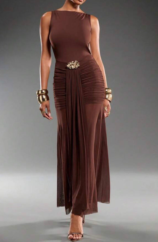Vestido castanho