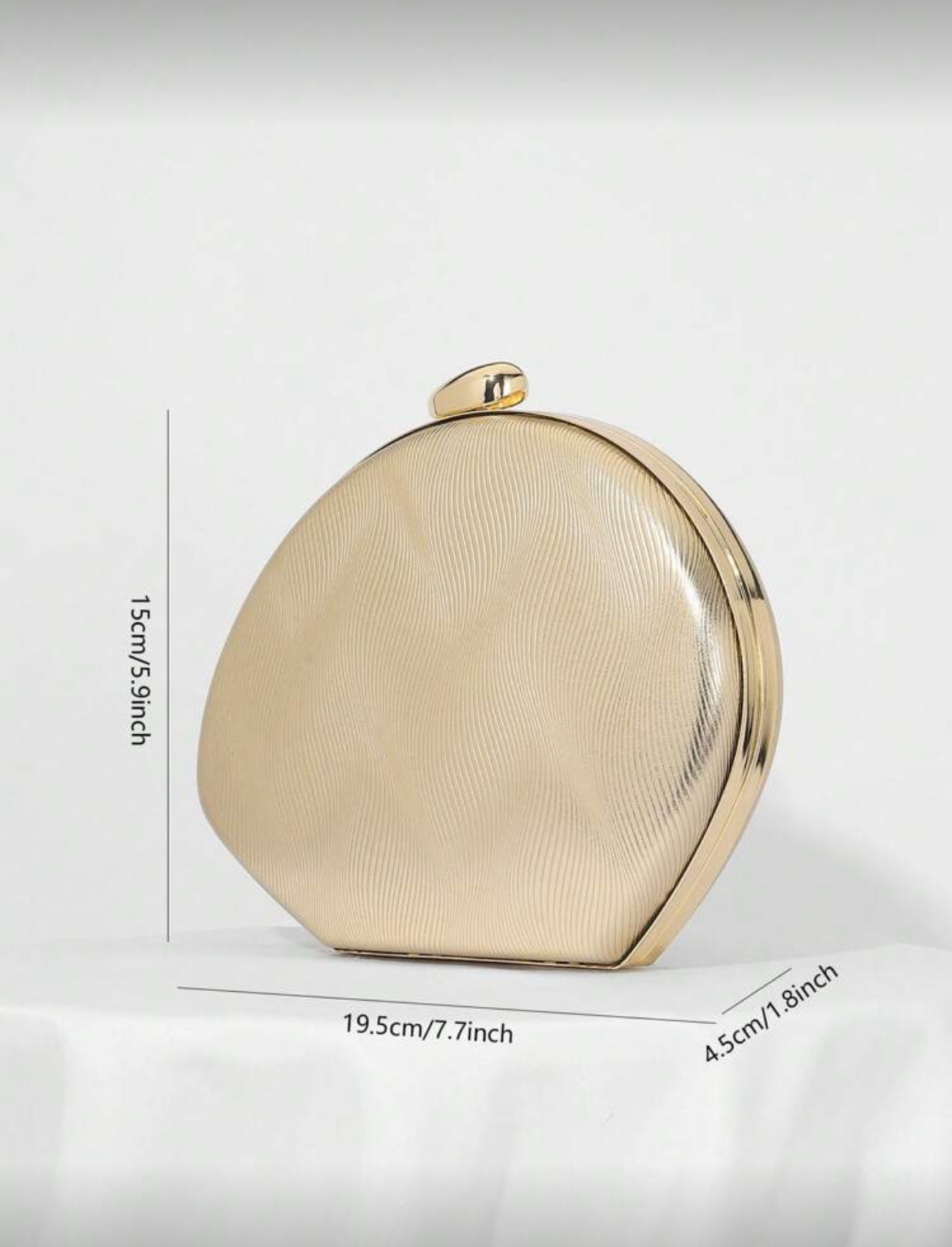 Bolsa minimalista dourada