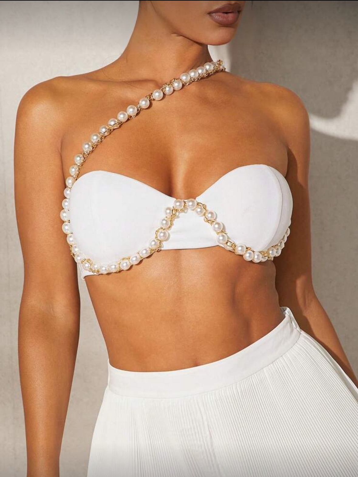 Top elegante com pérolas branco