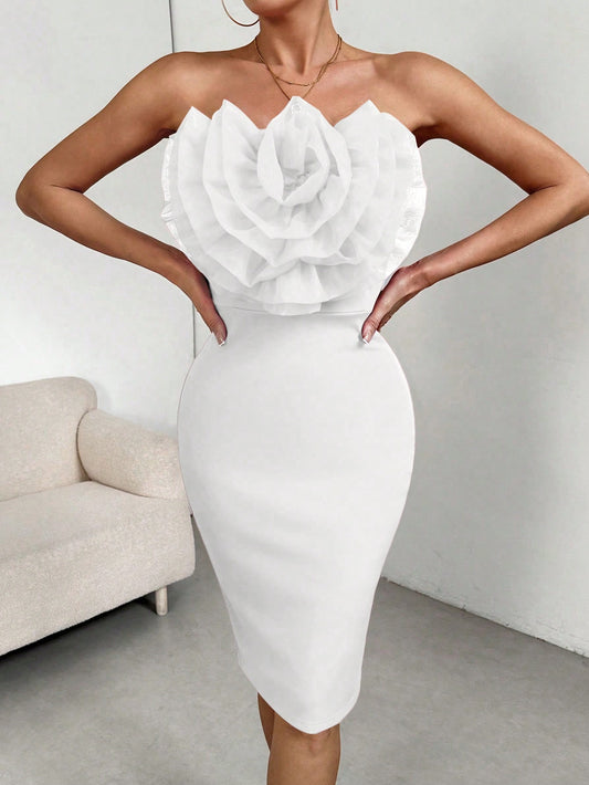 Vestido com flor 3D branco