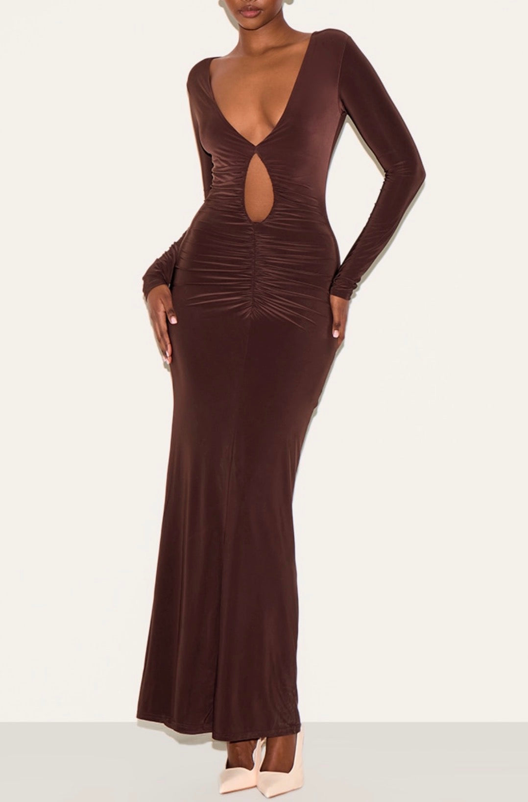 Vestido castanho longo