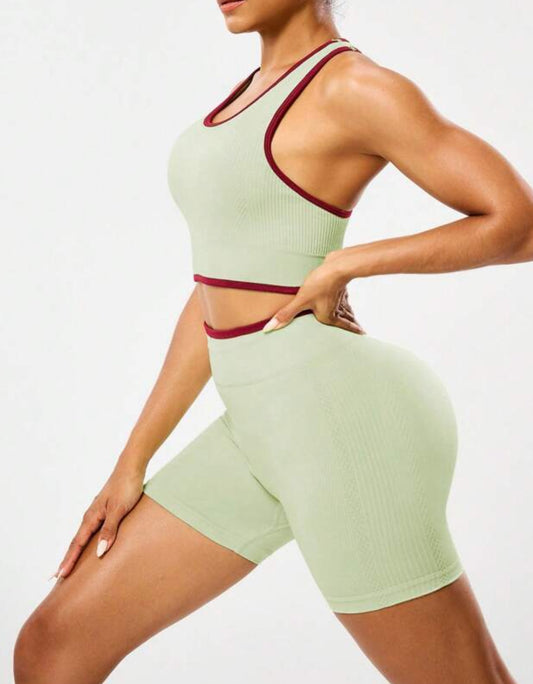 Conjunto desportivo verde