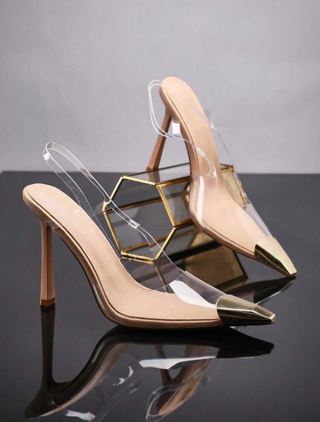 Sapato bico dourado